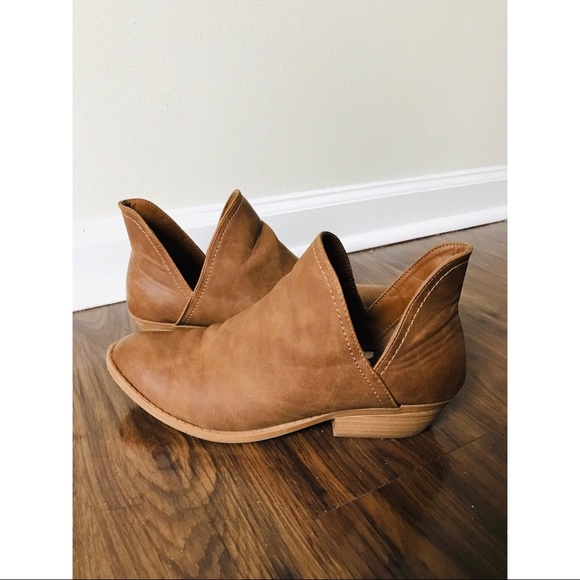 universal thread nora boot